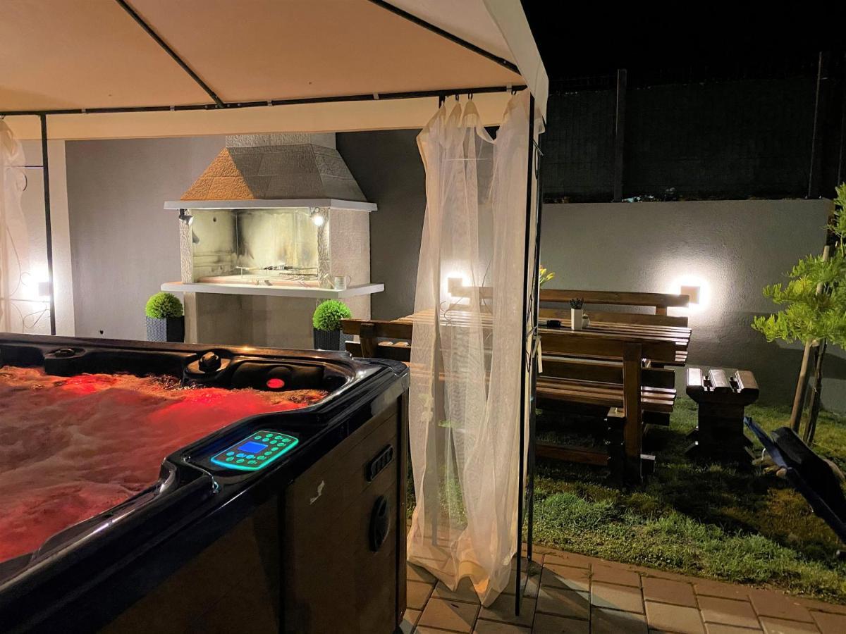 Lux Apartment Sea Shell With Jacuzzi มาคาร์สกา ภายนอก รูปภาพ