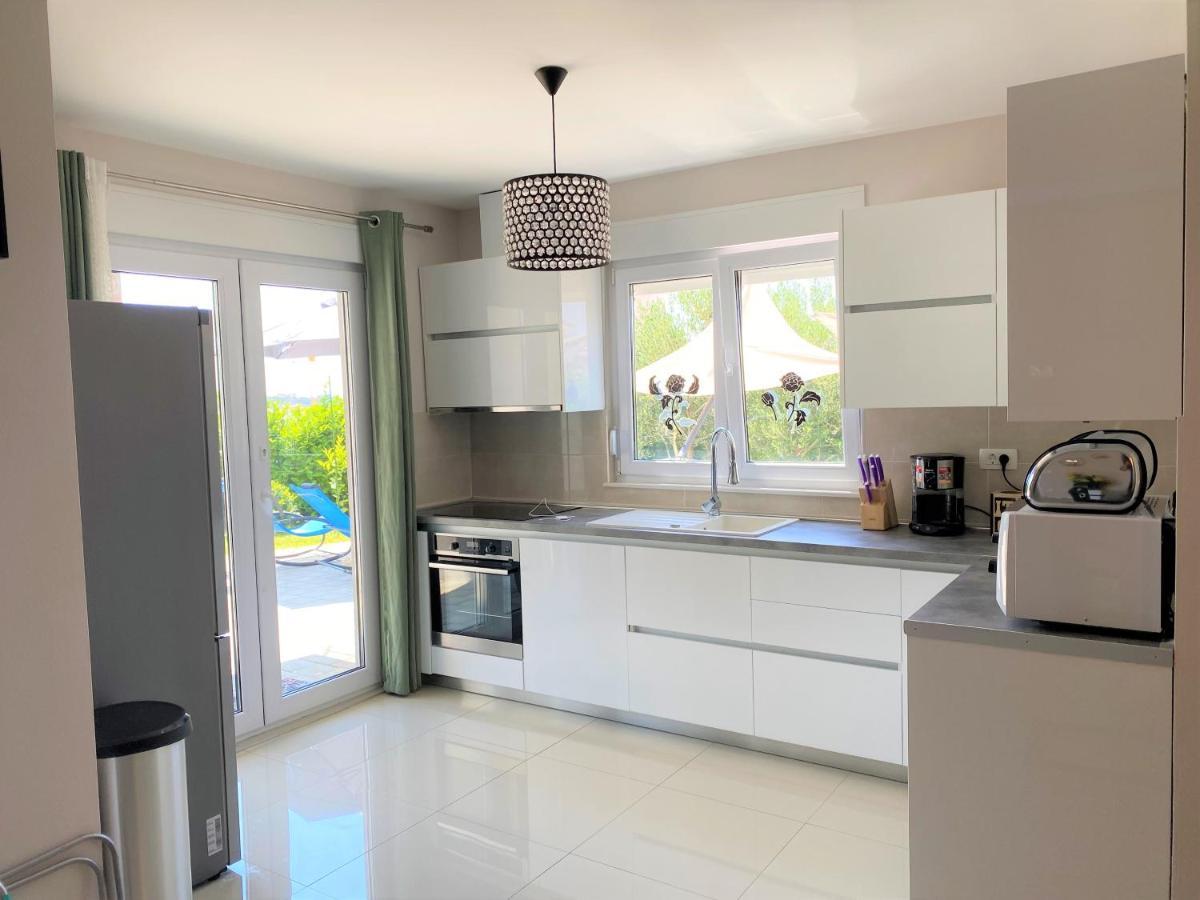 Lux Apartment Sea Shell With Jacuzzi มาคาร์สกา ภายนอก รูปภาพ