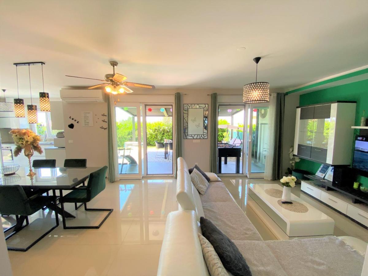 Lux Apartment Sea Shell With Jacuzzi มาคาร์สกา ภายนอก รูปภาพ