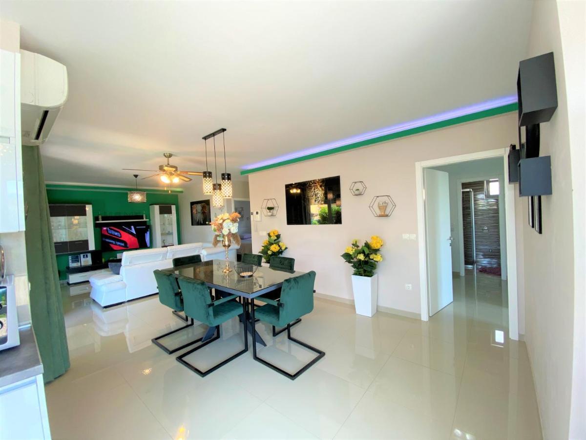 Lux Apartment Sea Shell With Jacuzzi มาคาร์สกา ภายนอก รูปภาพ