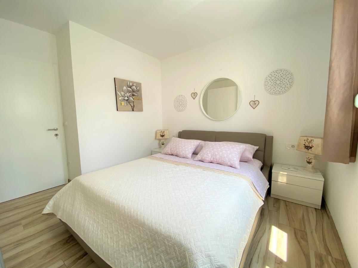 Lux Apartment Sea Shell With Jacuzzi มาคาร์สกา ภายนอก รูปภาพ